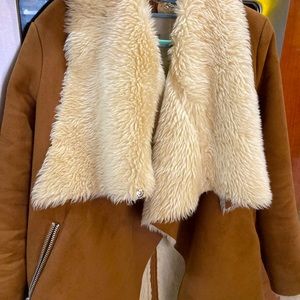 Beautiful winter jacket. Looks like new